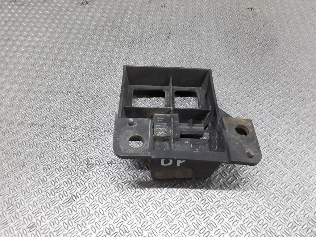 Front bumper mounting bracket – Mercedes-Benz Sprinter W906 (2006-2018)