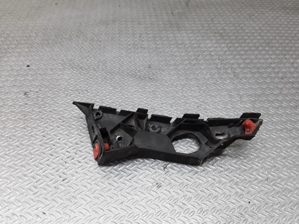 Front bumper mounting bracket 13179963
