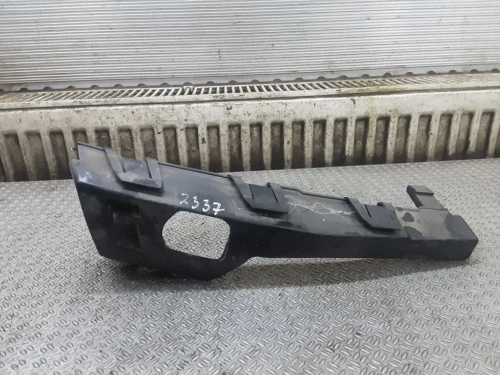Priekšējā bampera turētājs 4M5117E856AC