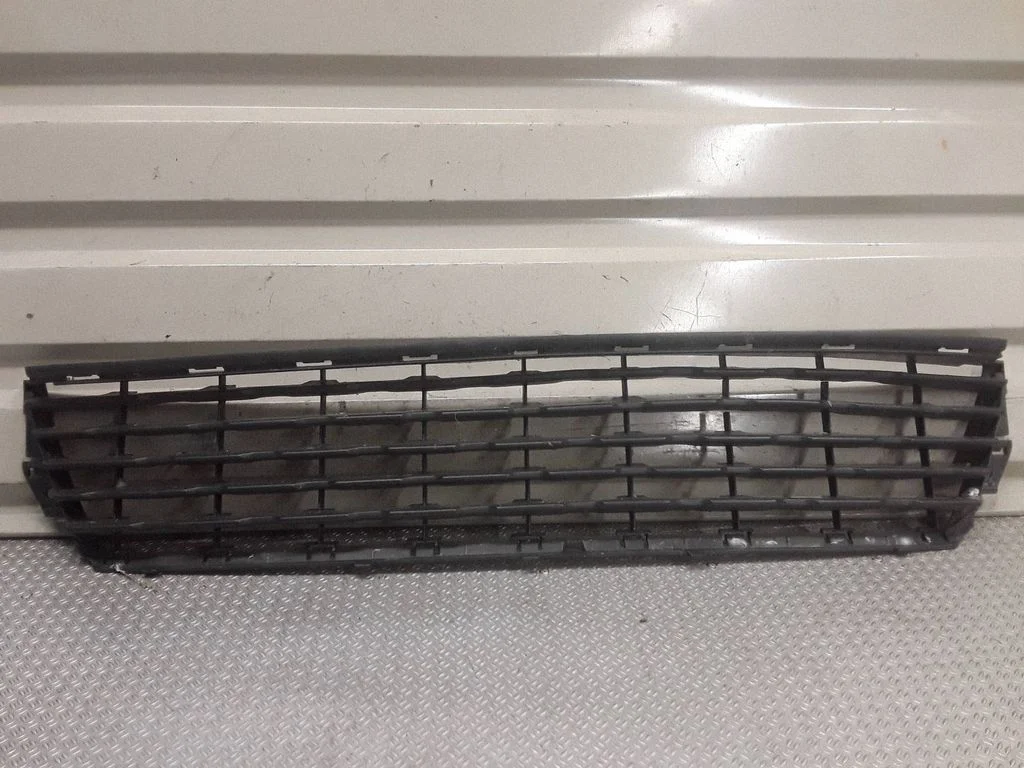 Front bumper lower grill 9681801377