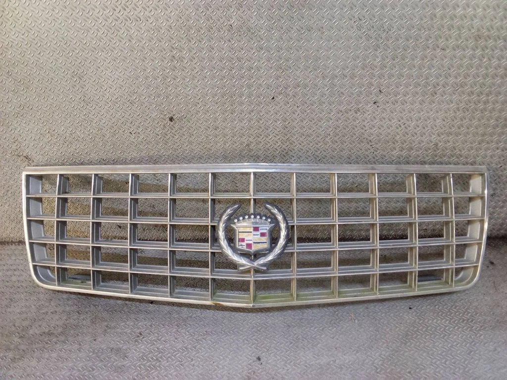 Front bumper upper radiator grill 3538539