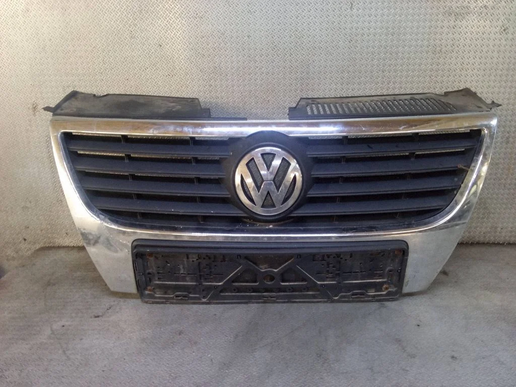 Atrapa górna (grill) 3C0853651