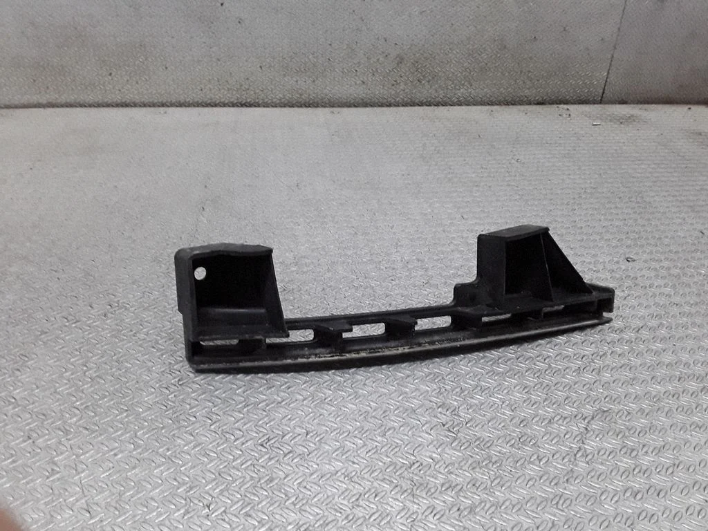 Front bumper mounting bracket 1T0807889B