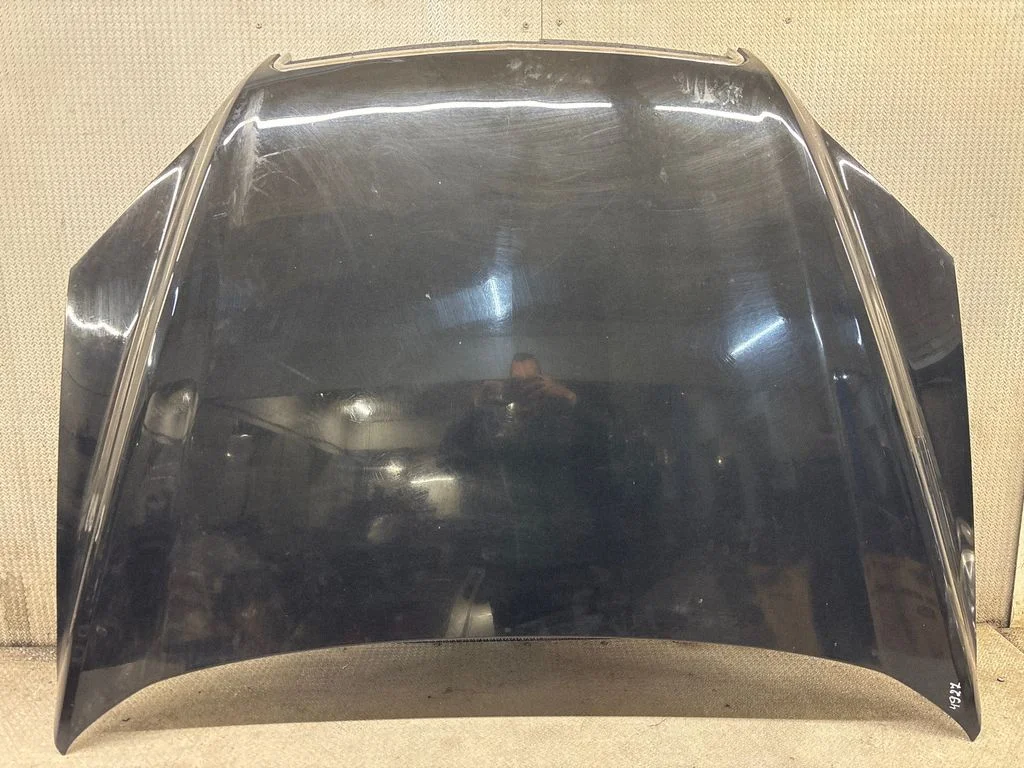 Engine bonnet/hood – front