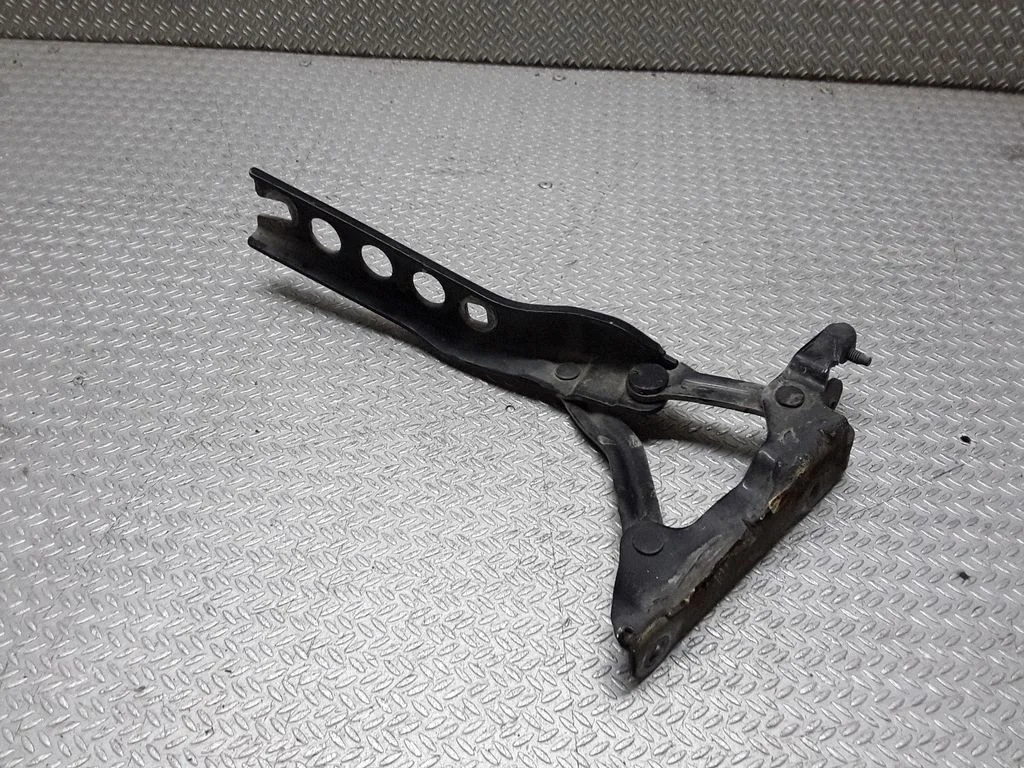 Engine bonnet/hood hinges 1Z0823302C