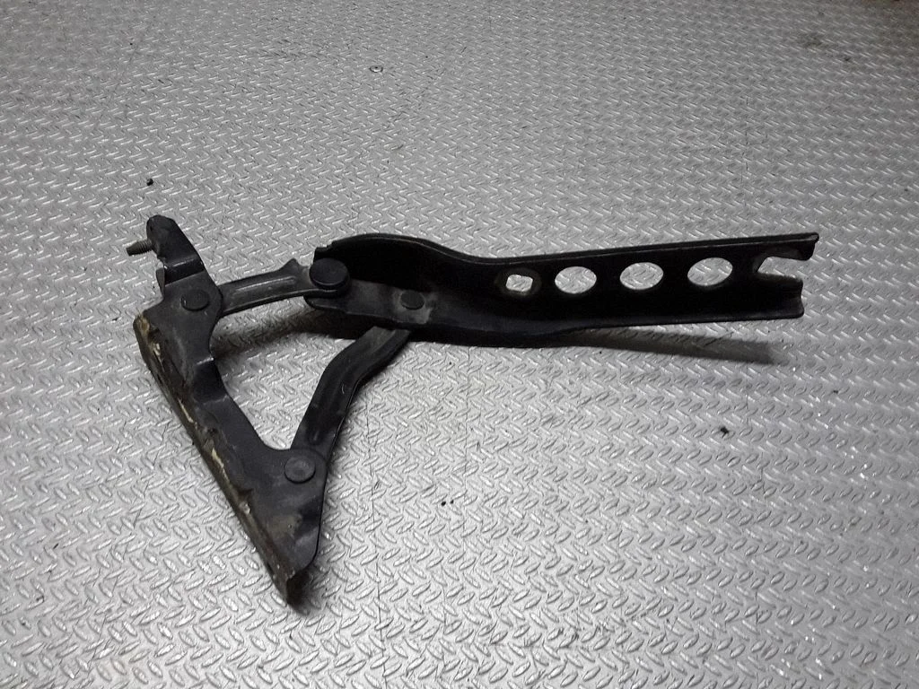 Engine bonnet/hood hinges 1Z0823301C