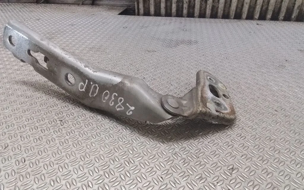 Engine bonnet/hood hinges 4F0823302