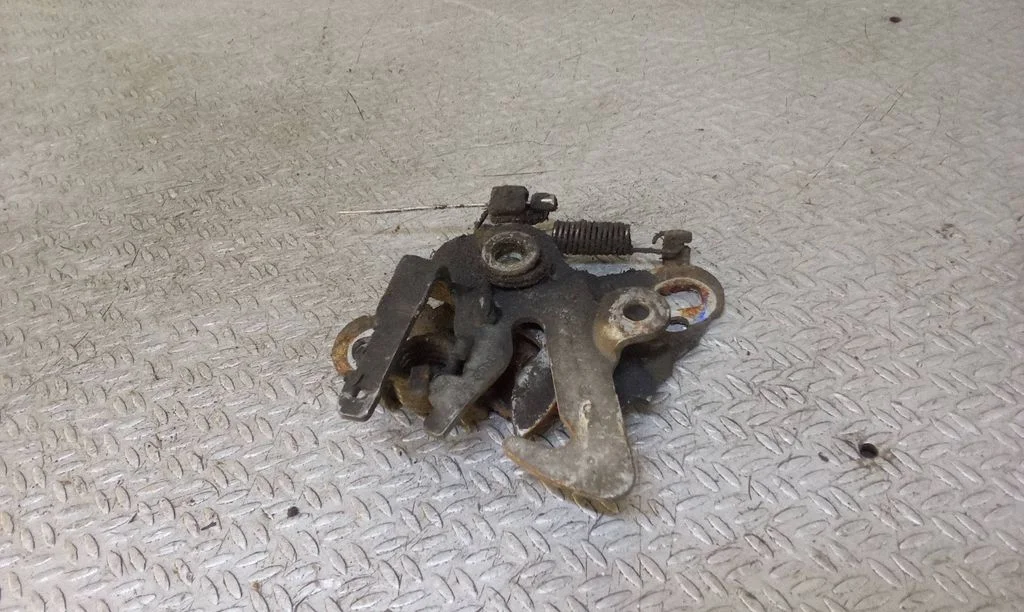 Engine bonnet/hood lock/catch