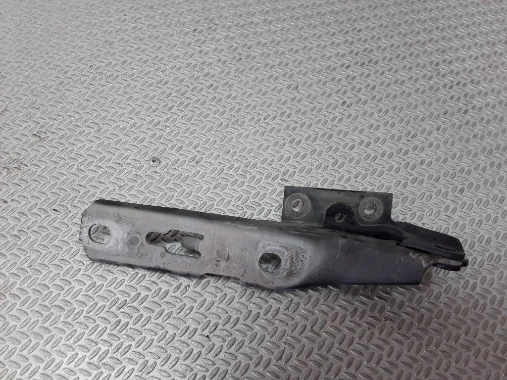 Engine bonnet/hood hinges – Audi A4 S4 B6 8E 8H (2001-2005)