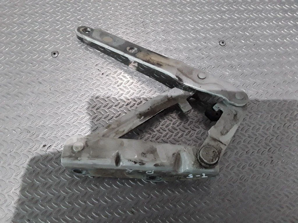 Engine bonnet/hood hinges 7H0823301D
