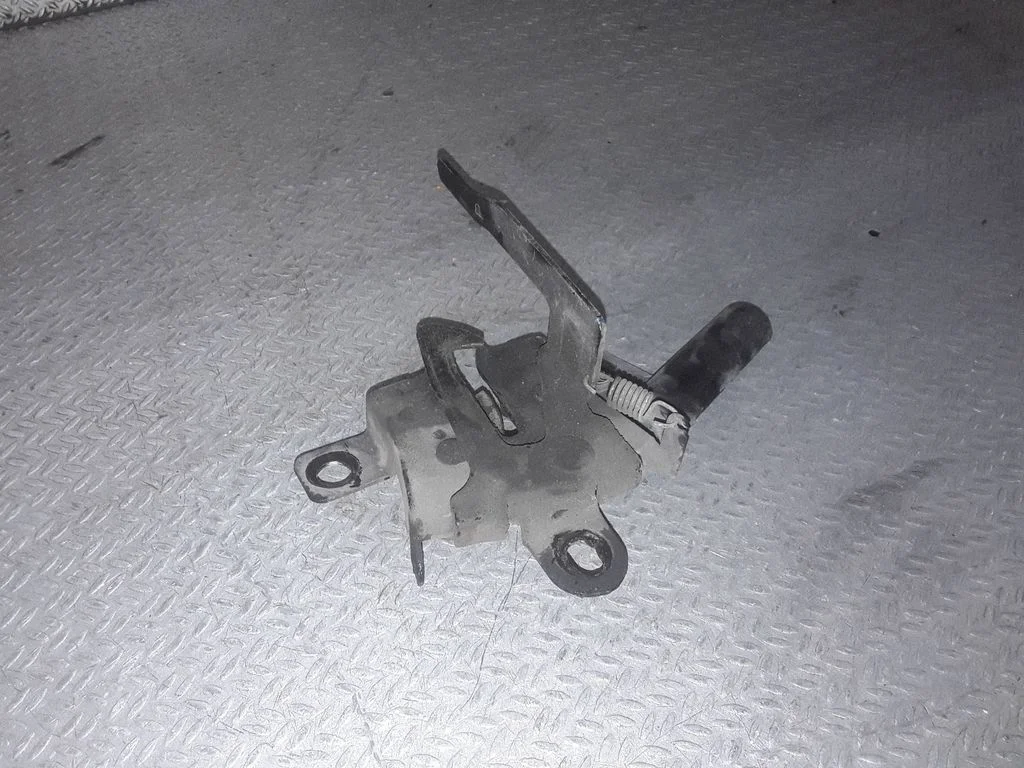 Engine bonnet/hood lock/catch