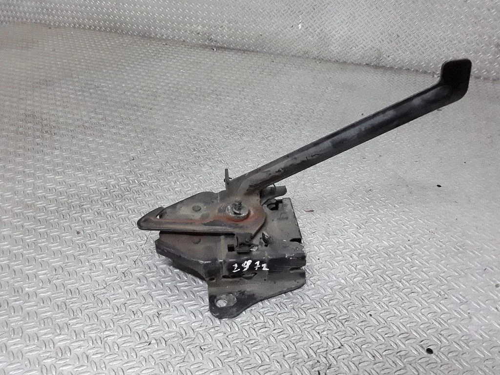Engine bonnet/hood lock/catch