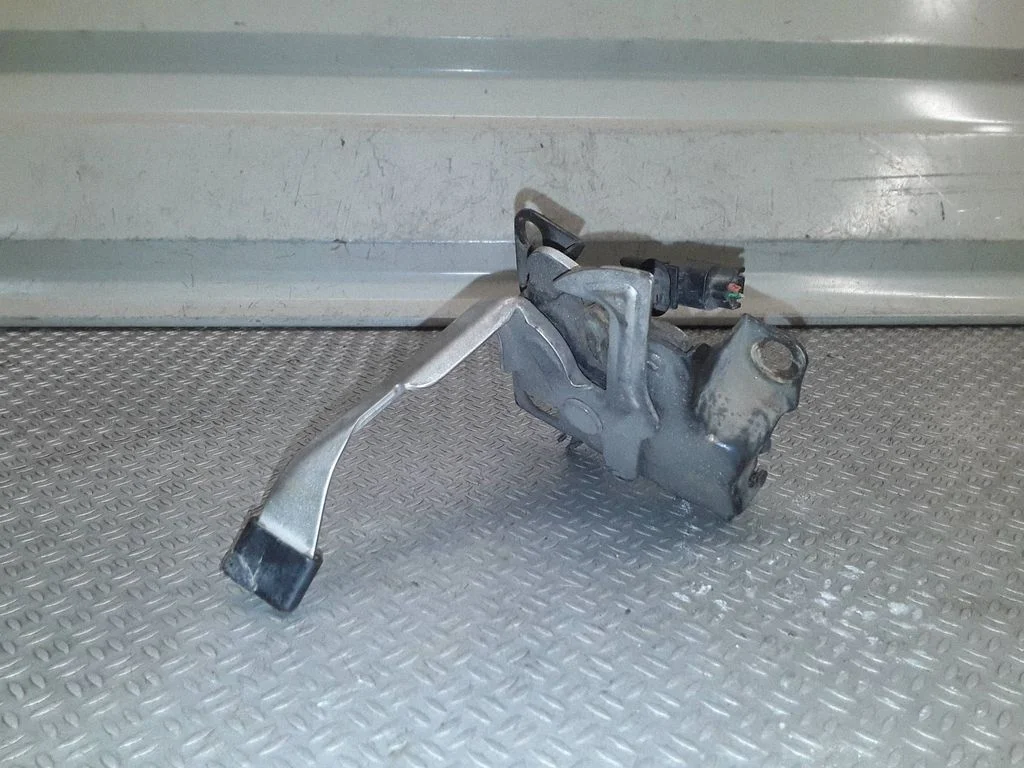 Mootorikapoti lukk – Honda Civic (2006-2011)