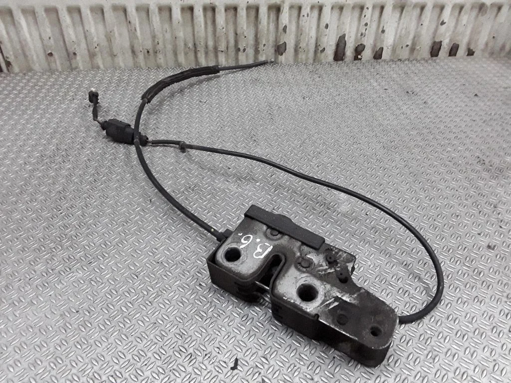 Engine bonnet/hood lock/catch