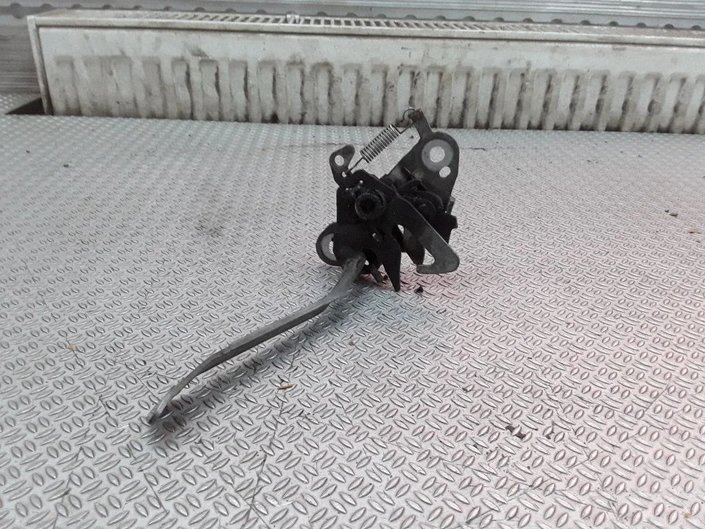 Engine bonnet/hood lock/catch