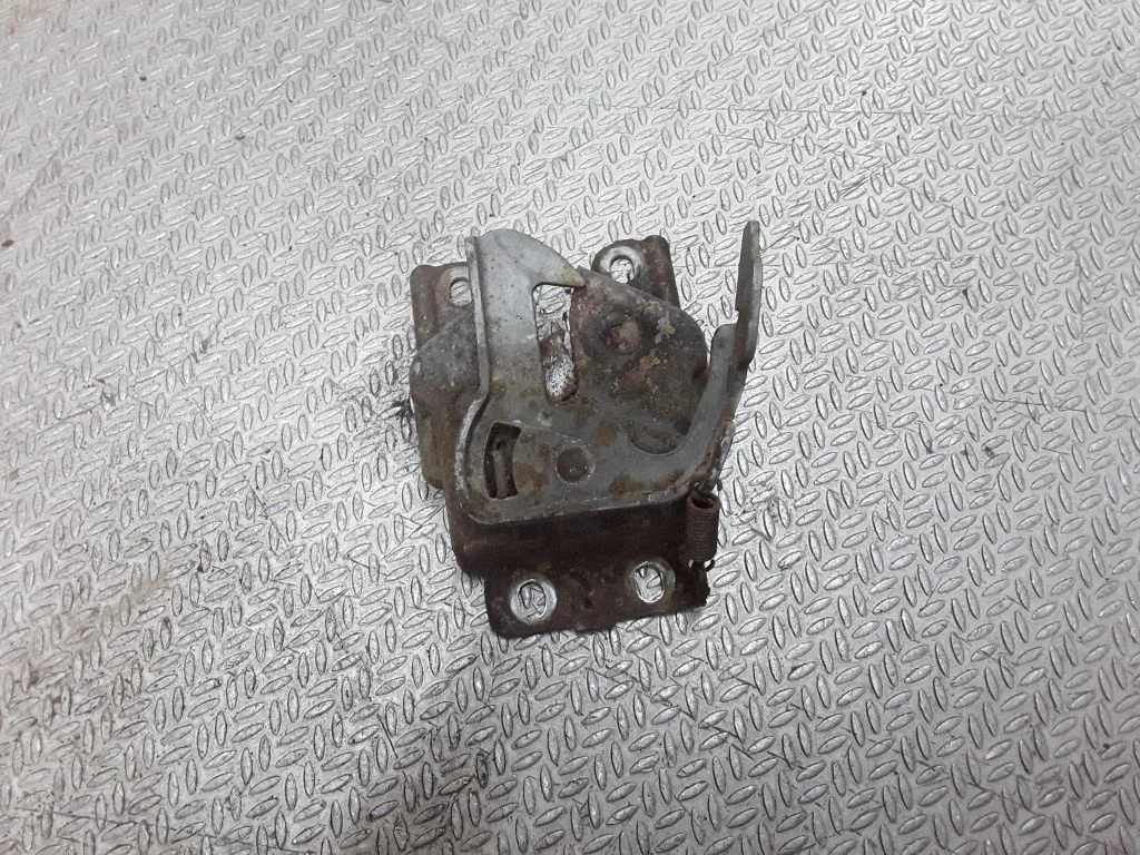 Engine bonnet/hood lock/catch
