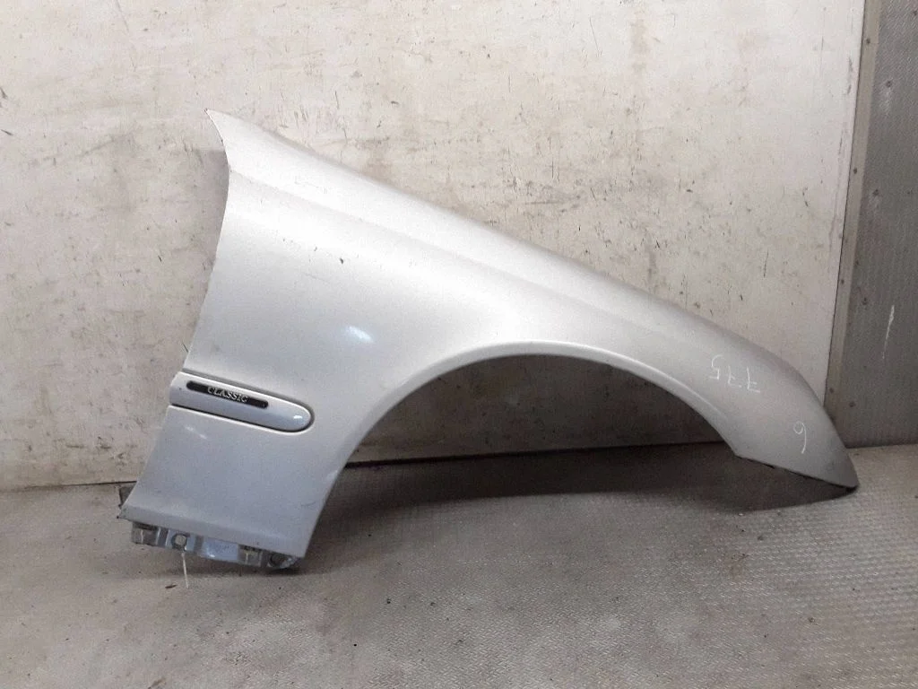 Fender – right