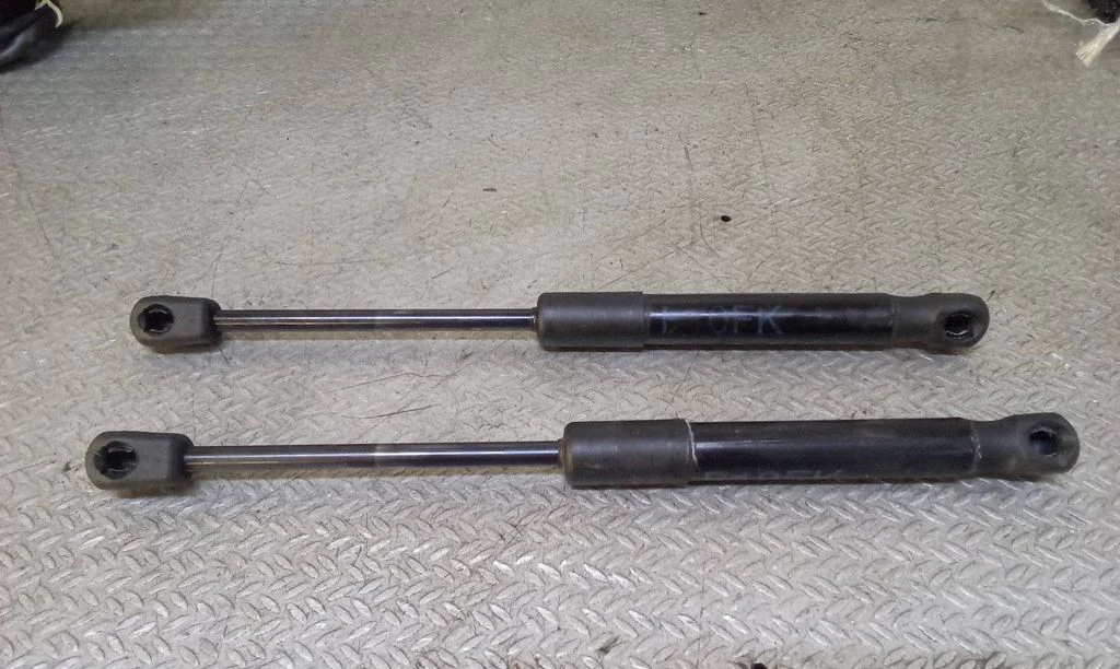 Front bonnet/hood damper/strut