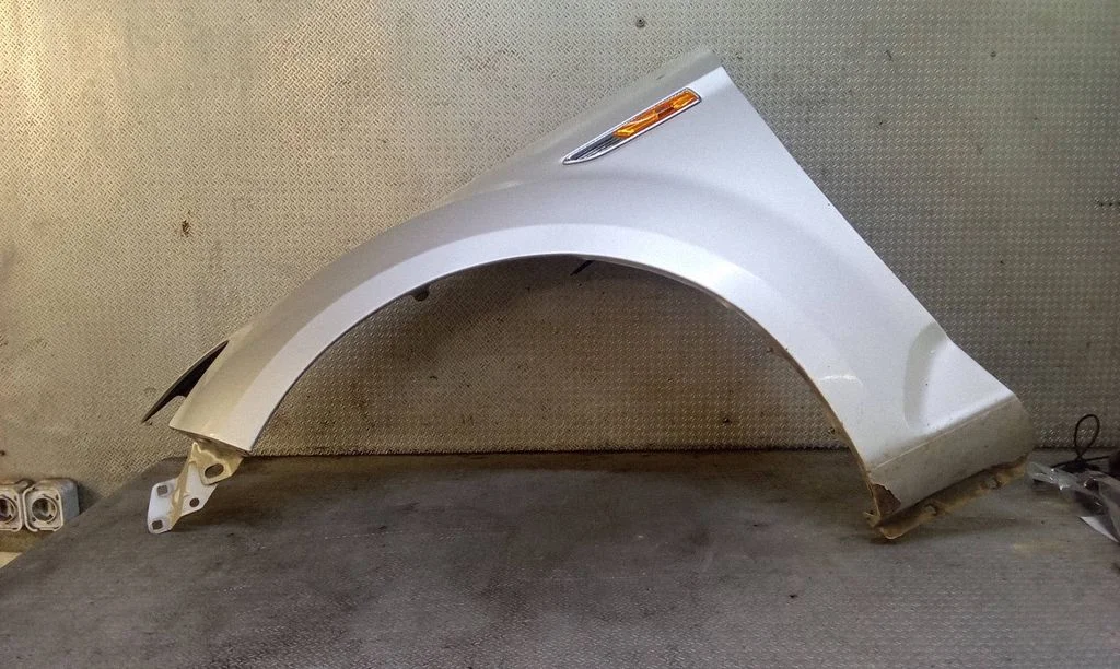 Fender – left