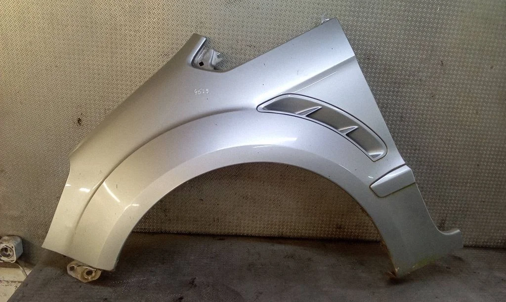 Fender – left