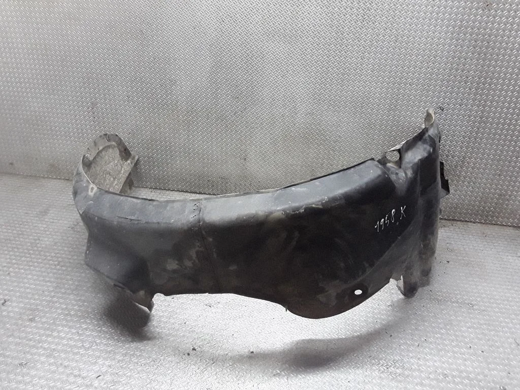 Front wheel arch liner splash guards – left
