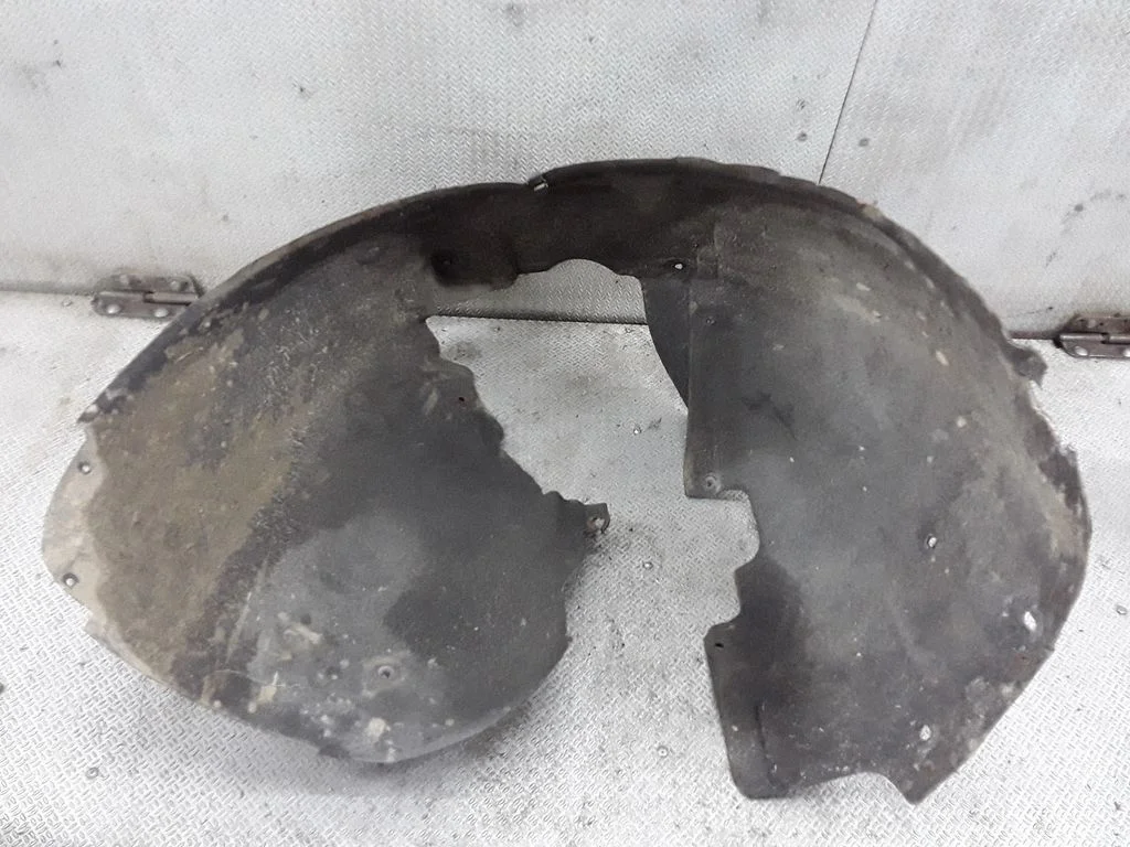 Front wheel arch liner splash guards – right