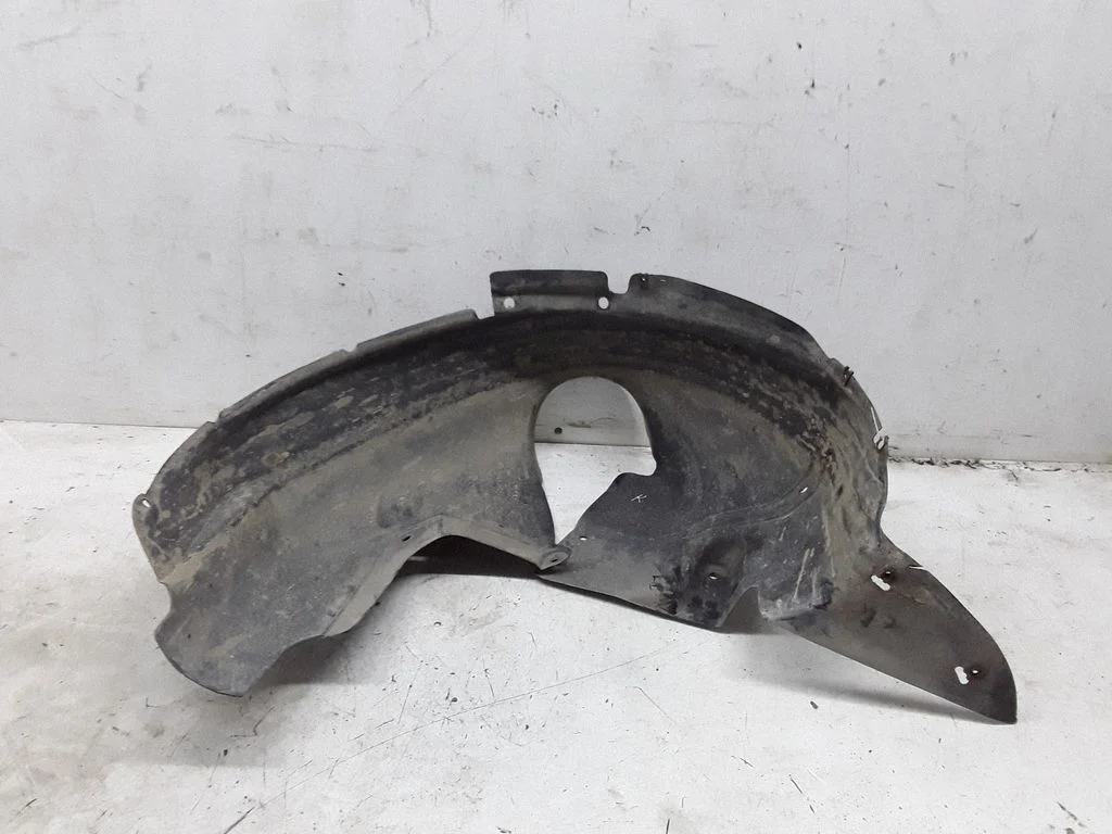 Front wheel arch liner splash guards – left