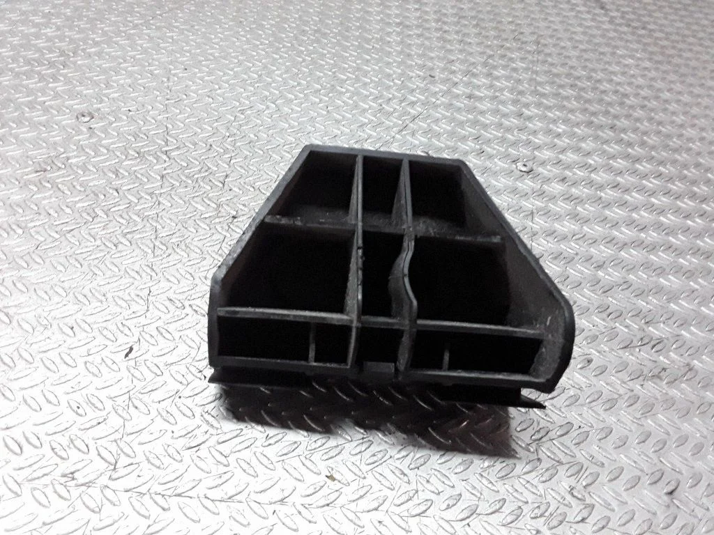 Rear bumper mounting bracket – Toyota Avensis T250 (2006-2009)