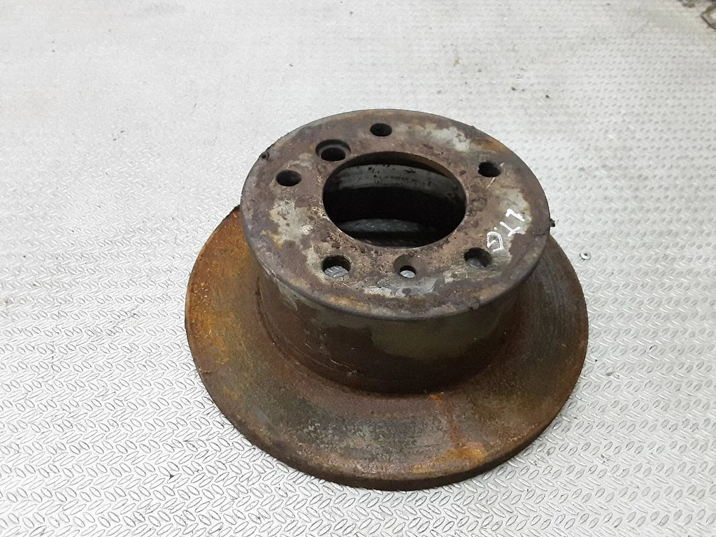 Rear brake disc – Volkswagen Jetta III (1992-1999)