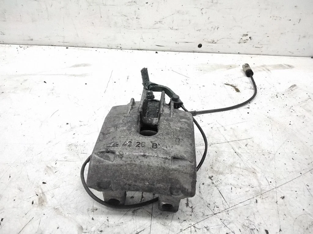 Rear brake caliper – rear right
