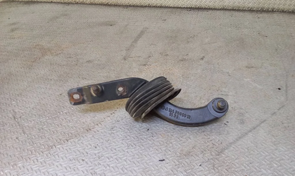 Tailgate/trunk/boot hinge A1647400018
