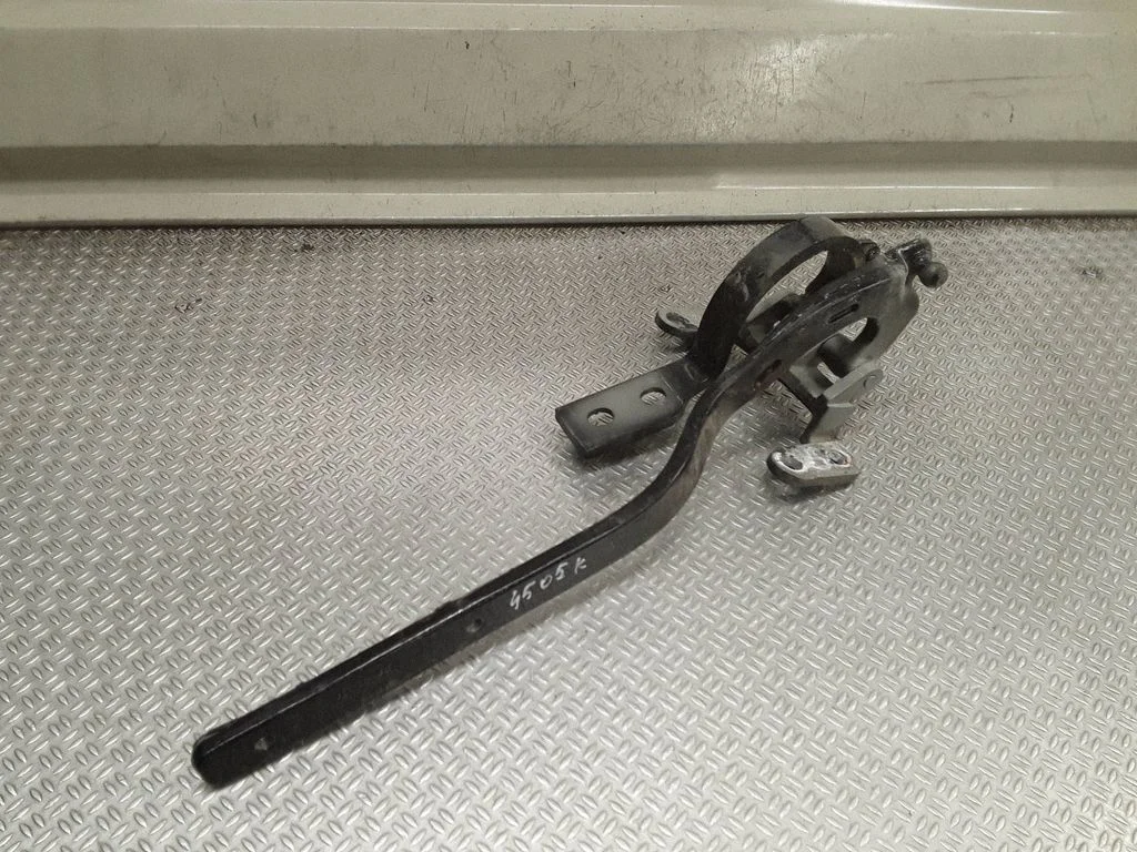 Tailgate/trunk/boot hinge 7L5827301B
