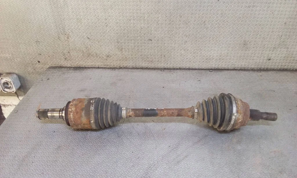 Front driveshaft – left