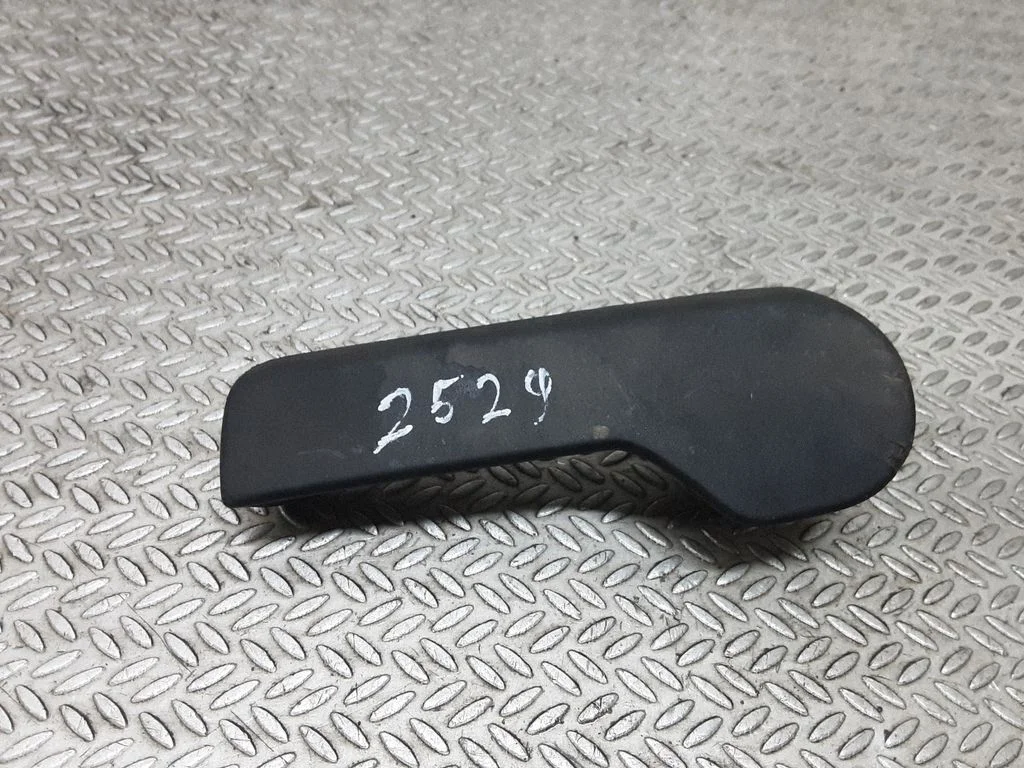 Engine bonnet (hood) release handle – Skoda Octavia Mk2 (1Z) (2004-2013)