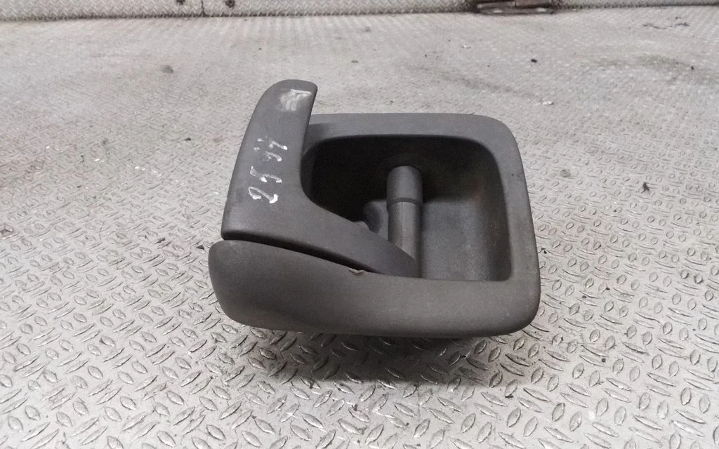 Engine bonnet (hood) release handle – Volvo XC90 (2003-2006)