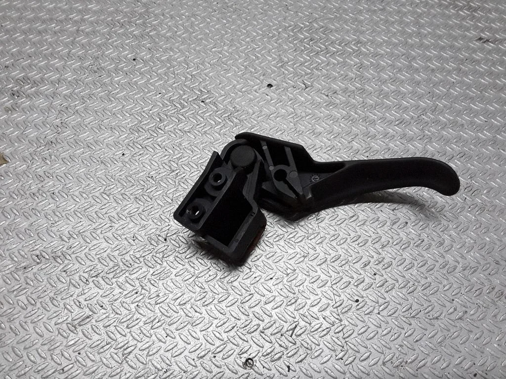 Engine bonnet (hood) release handle