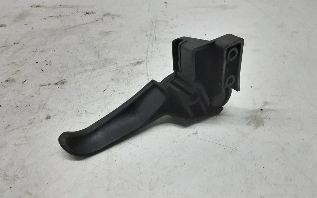Engine bonnet (hood) release handle