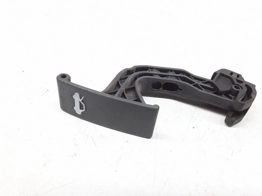 Engine bonnet (hood) release handle