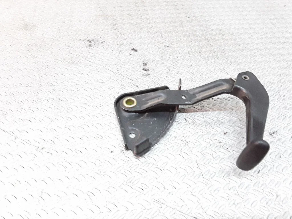 Engine bonnet (hood) release handle