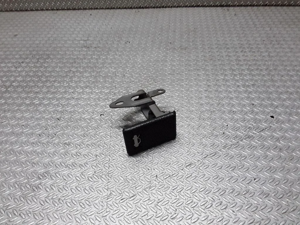 Engine bonnet (hood) release handle