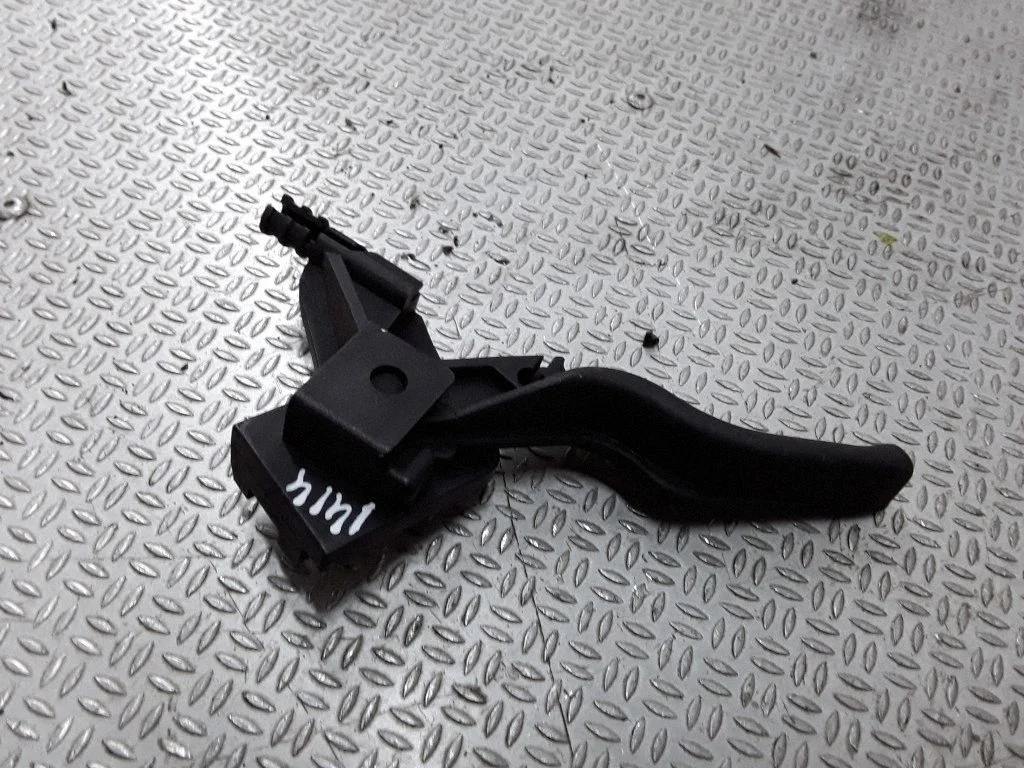 Engine bonnet (hood) release handle 218186591