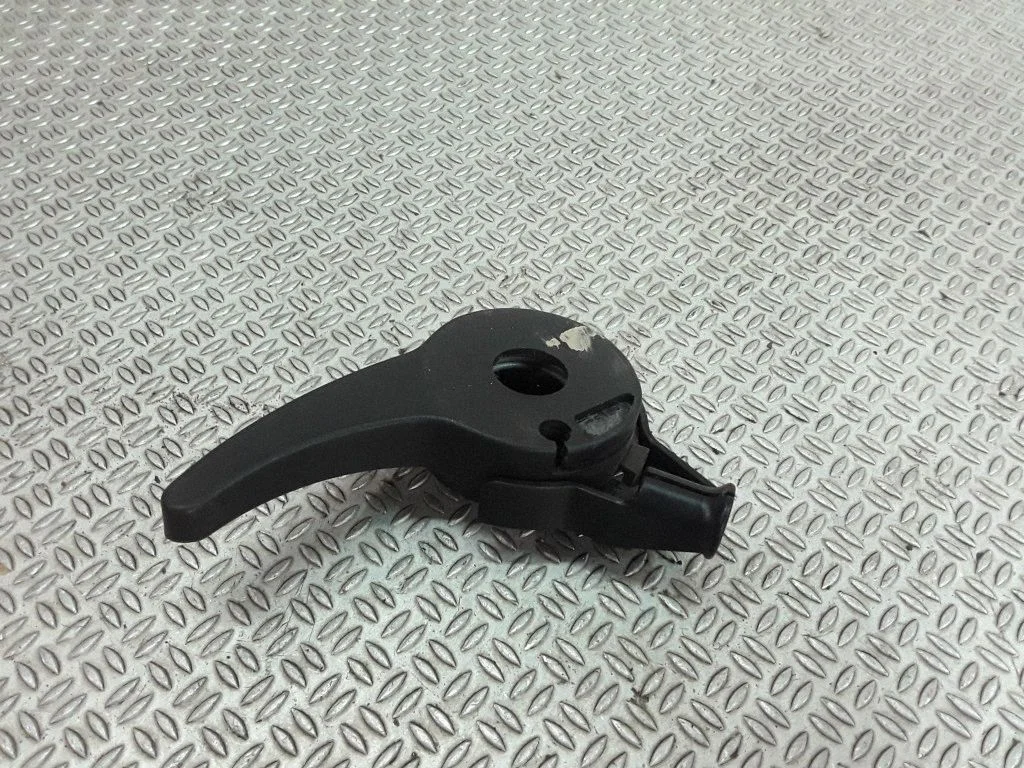 Engine bonnet (hood) release handle