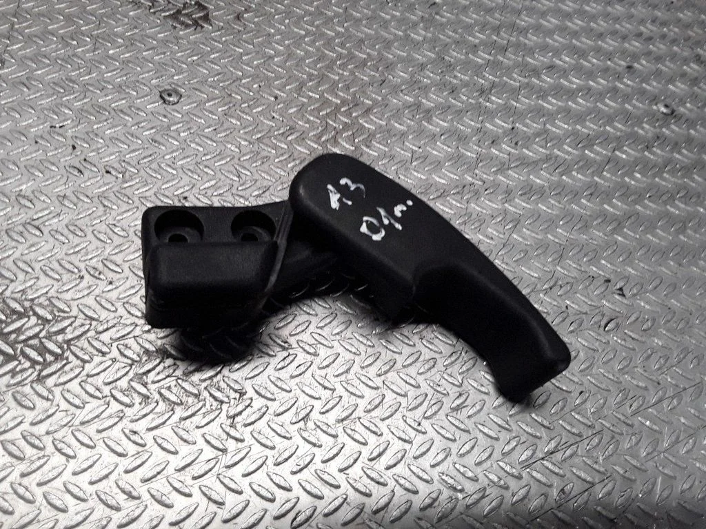 Engine bonnet (hood) release handle