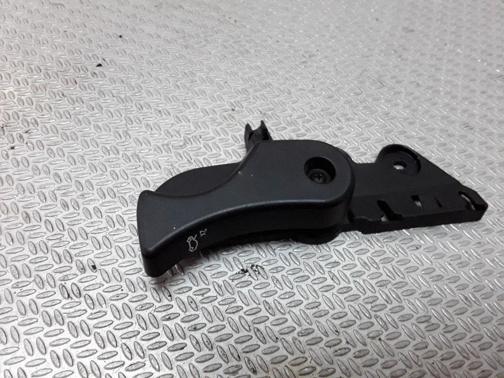Engine bonnet (hood) release handle 7221914