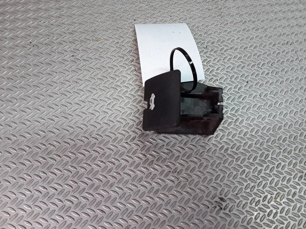 Engine bonnet (hood) release handle