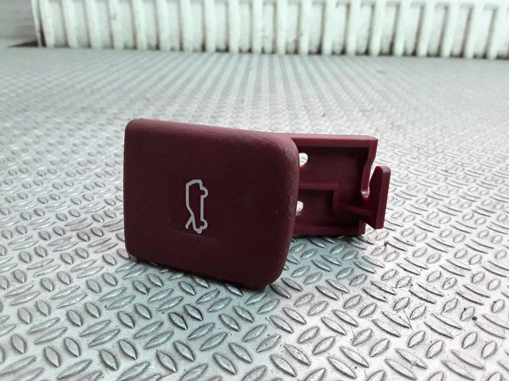 Engine bonnet (hood) release handle