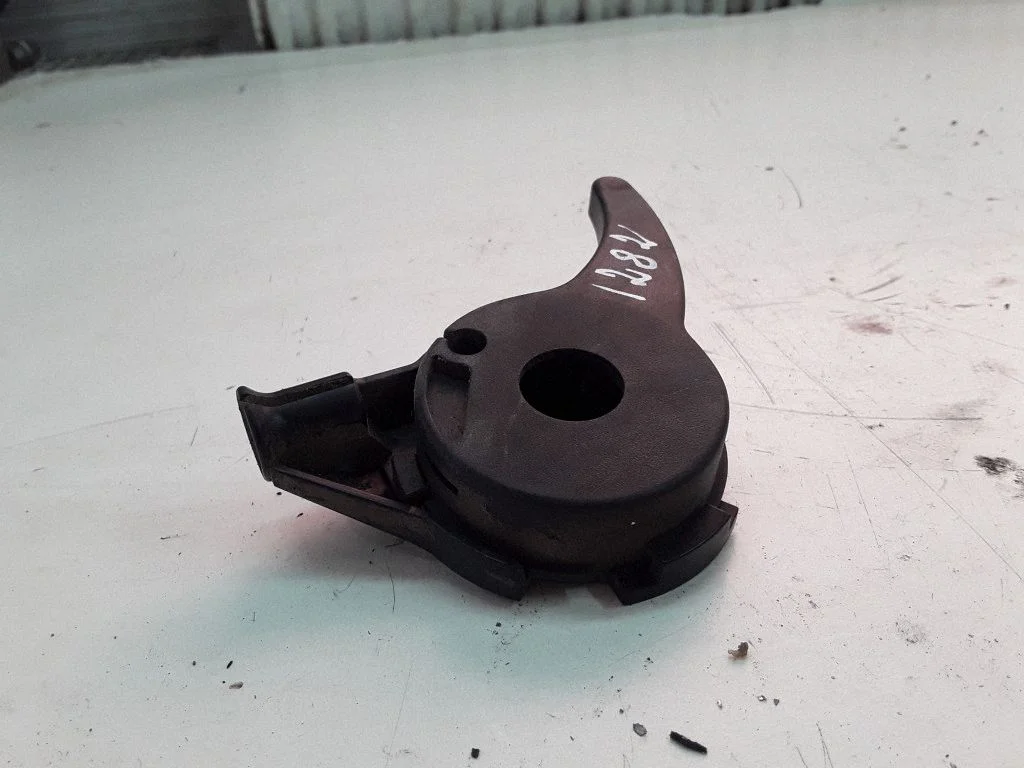 Engine bonnet (hood) release handle