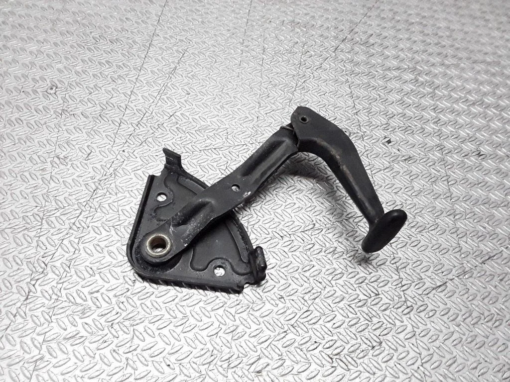 Engine bonnet (hood) release handle