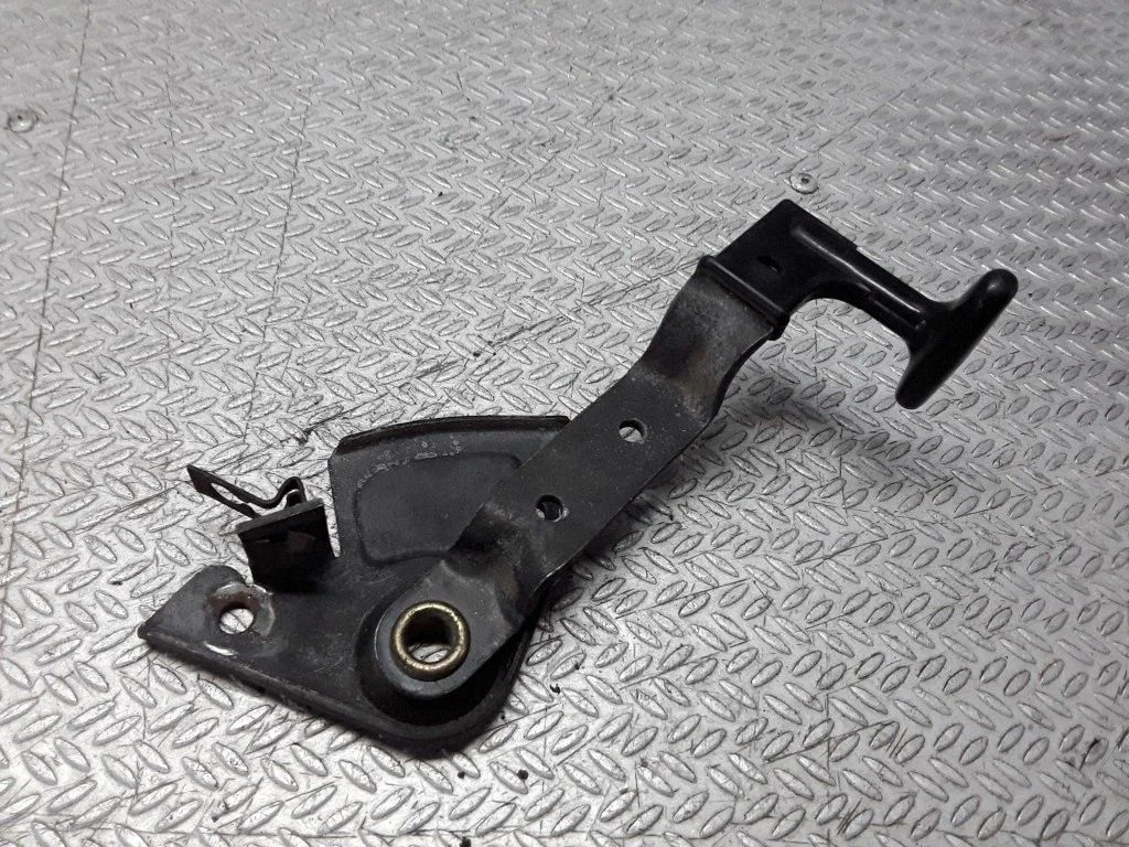 Engine bonnet (hood) release handle