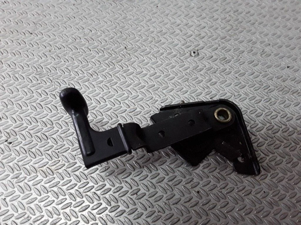 Engine bonnet (hood) release handle
